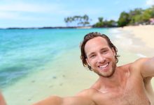 Best gay dating sites for Aussies - hot guy on beach